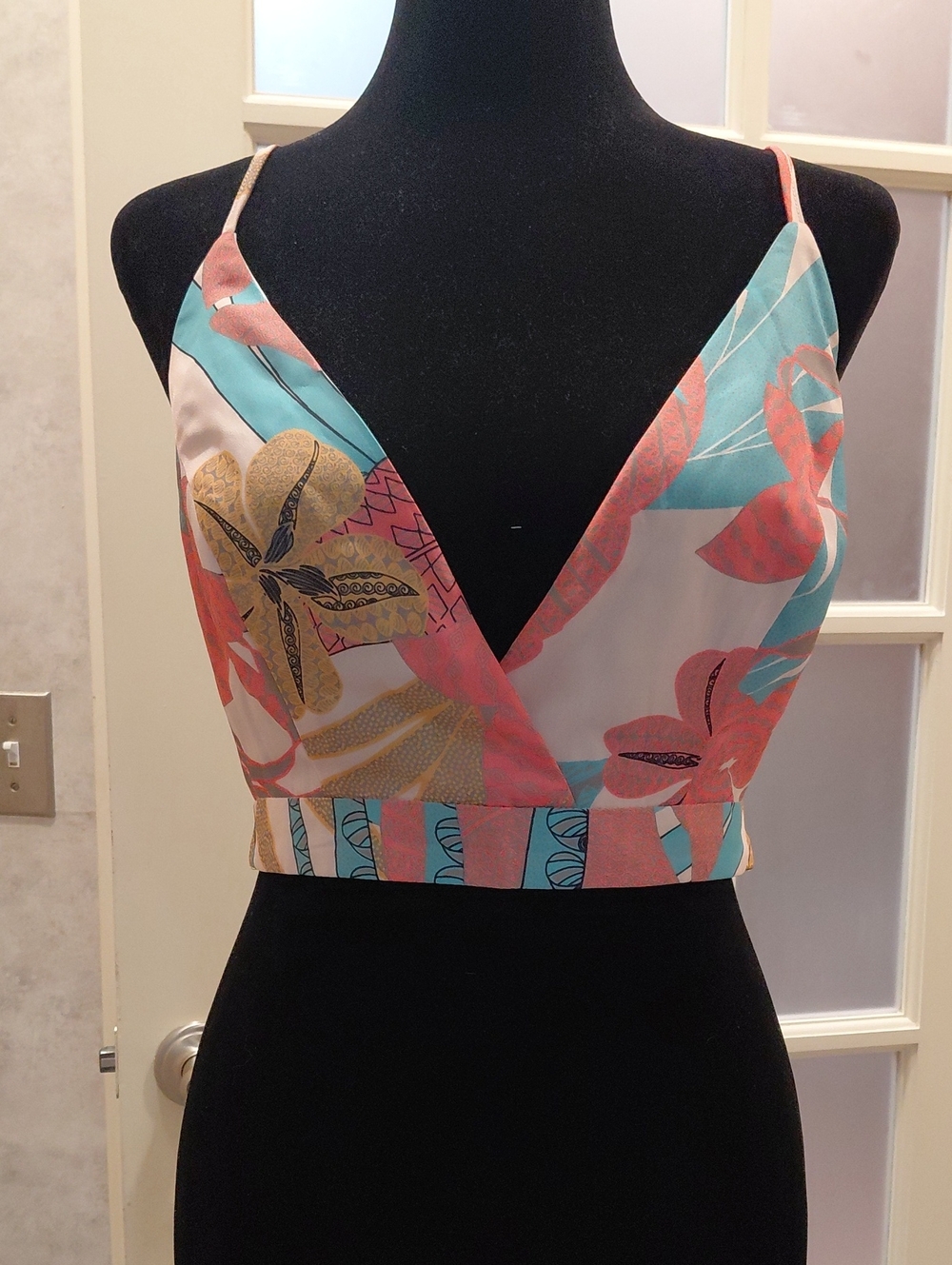 "Fashion Nova" Sz. L Tremendously Tropical Coral, Aqua & Gold Floral Crop Top..